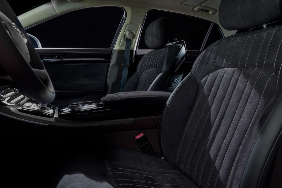 Интерьер Genesis G90 Vanity Fair Special Edition (HI) 2018 года  (фото 15 из 24)